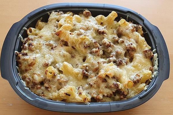 Leek Casserole with Noodles and Minced Meat