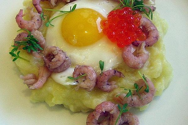 Mashed Potatoes with Fried Quail Egg and Crabs