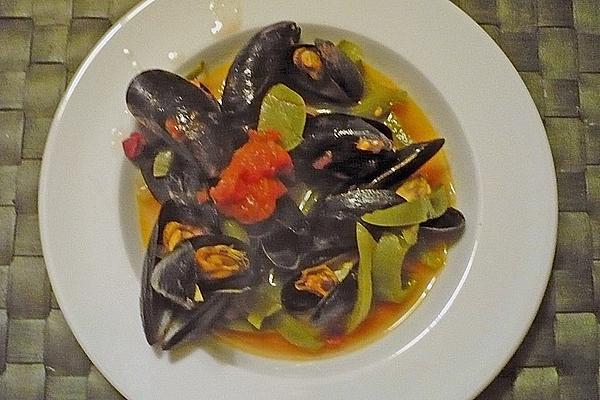 Mussels with Sausage and Ham