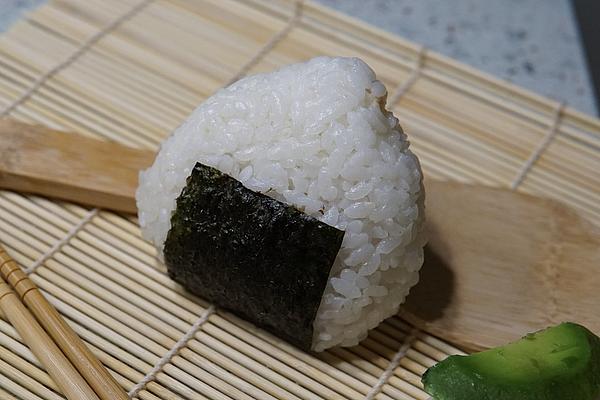 Onigiri with Salmon Filling