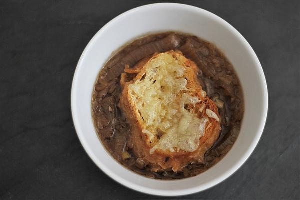 Onion Soup Made from Three Kinds Of Onions