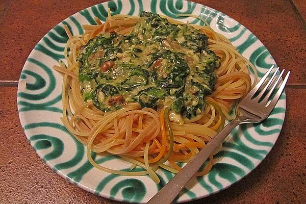 Pasta with Spinach – Cheese – Sauce and Cocktail Tomatoes