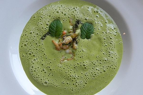 Pea Soup with Arctic Prawns