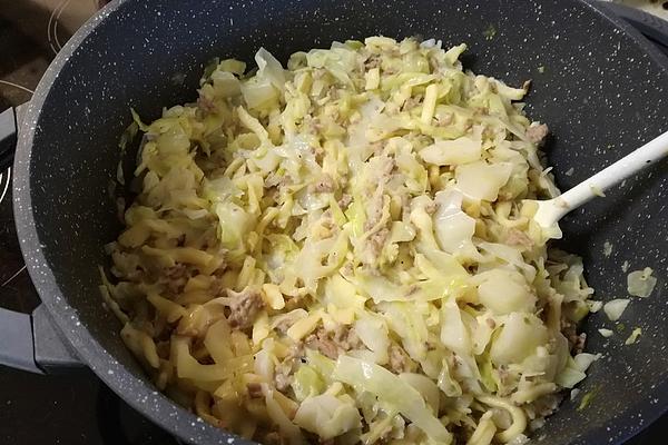 Pointed Cabbage Pan for Small and Large Connoisseurs