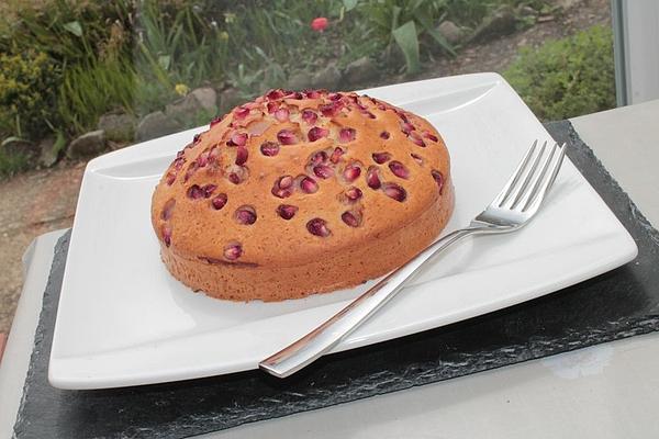 Pomegranate Mini Cakes with Almond Flavor