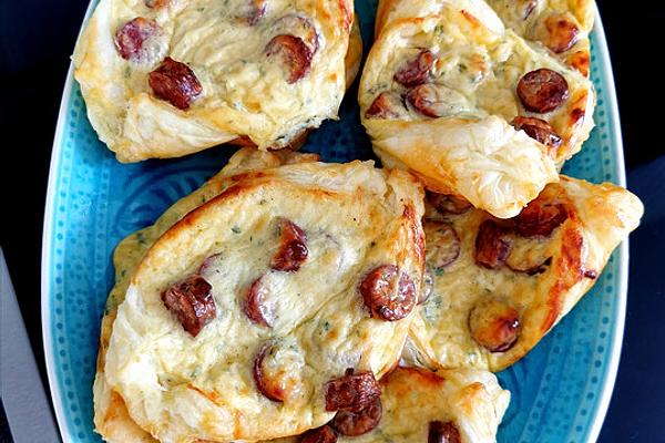 Puff Pastry Boat with Cream Cheese Chorizo ​​filling