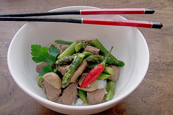 Sliced ​​beef Fillet with Asparagus and Mushrooms in Asian Sauce