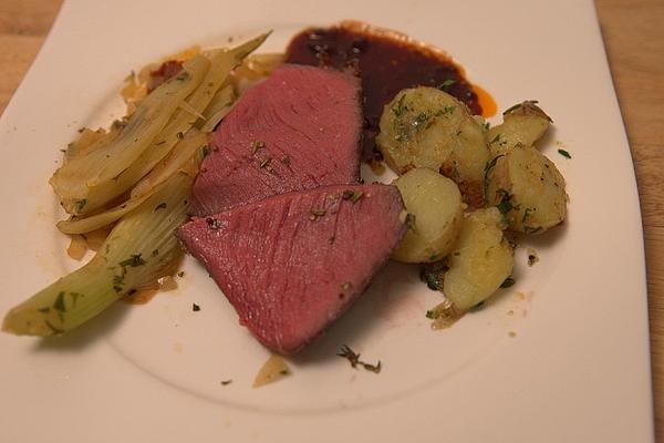 Smoked Entrecôte from Grill with Refined Red Wine Sauce and Fennel with Sun-dried Tomatoes and Potatoes
