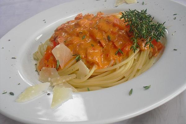 Spaghetti with Paprika and Cream Sauce