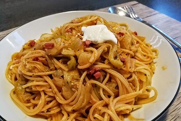Spaghetti with Pointed Cabbage and Bacon