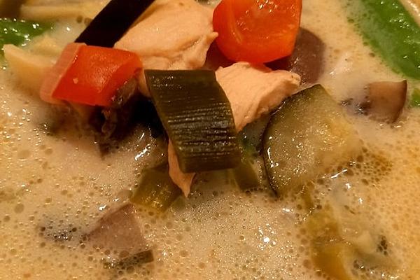 Spicy Thai Soup with Prawns, Chicken and Coconut Milk