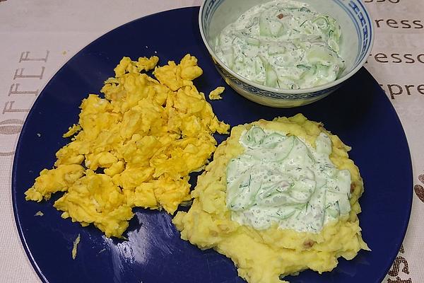 Squeezed Potatoes with Cucumber Salad and Scrambled Eggs