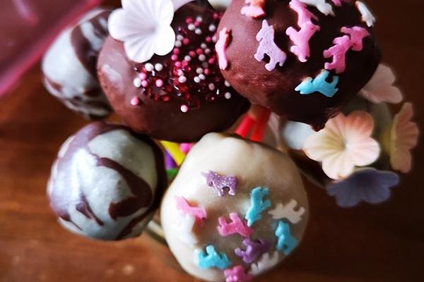 Strawberry Cake Pops