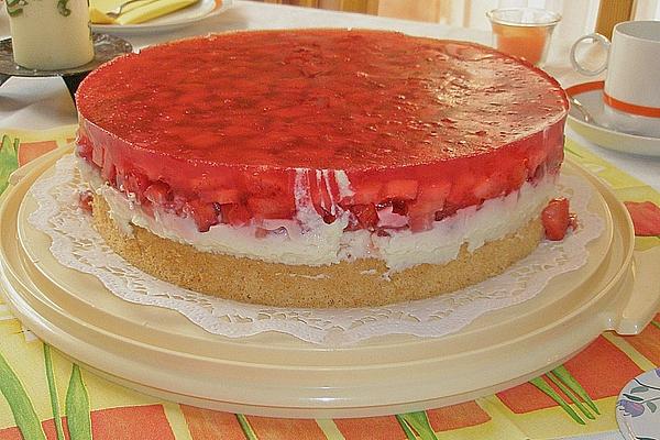 Strawberry Cake with Sour Cream