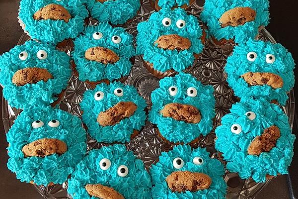 Surprise Cookie Monster Cupcakes