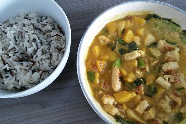 Tattis Curry Rice with Chicken and Peach