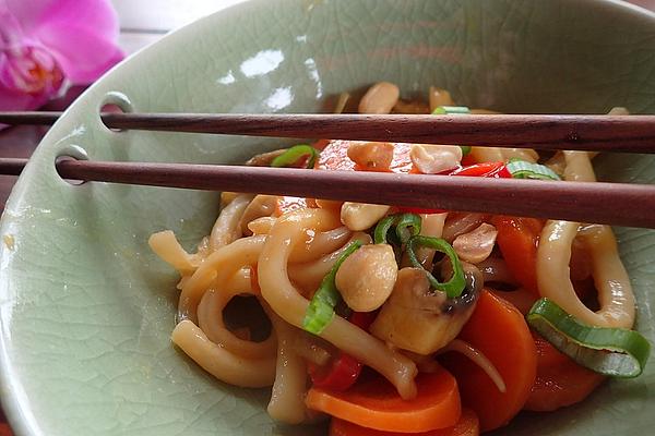 Udon Noodles with Peanuts and Vegetables