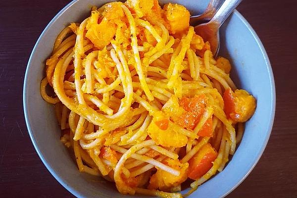 Whole Grain Spaghetti with Vegan Pumpkin Mugo