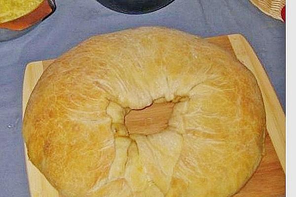 Wreath Of Bread Filled with Ham, Cheese, Egg and Basil