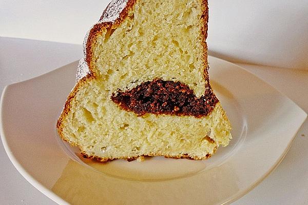 Yeast Gugelhupf with Fine Filling