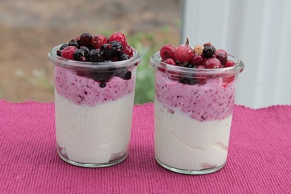 Yogurt Quark Cream with Berries