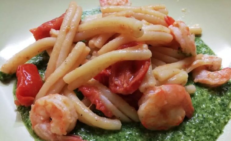 Pasta with Shrimps and Arugula Sauce
