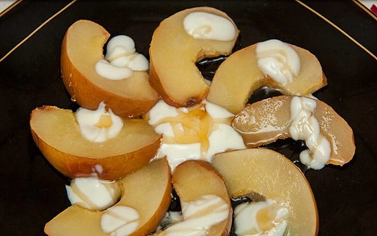 Baked Quince with Yoghurt