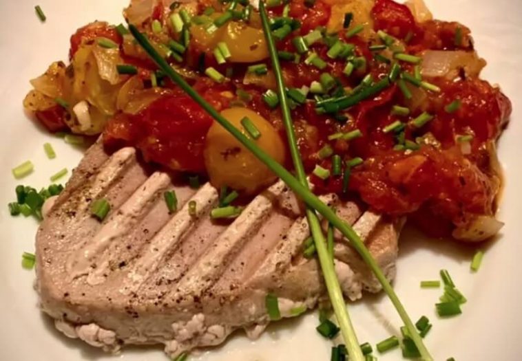 Tuna Steaks with Tomato Sauce